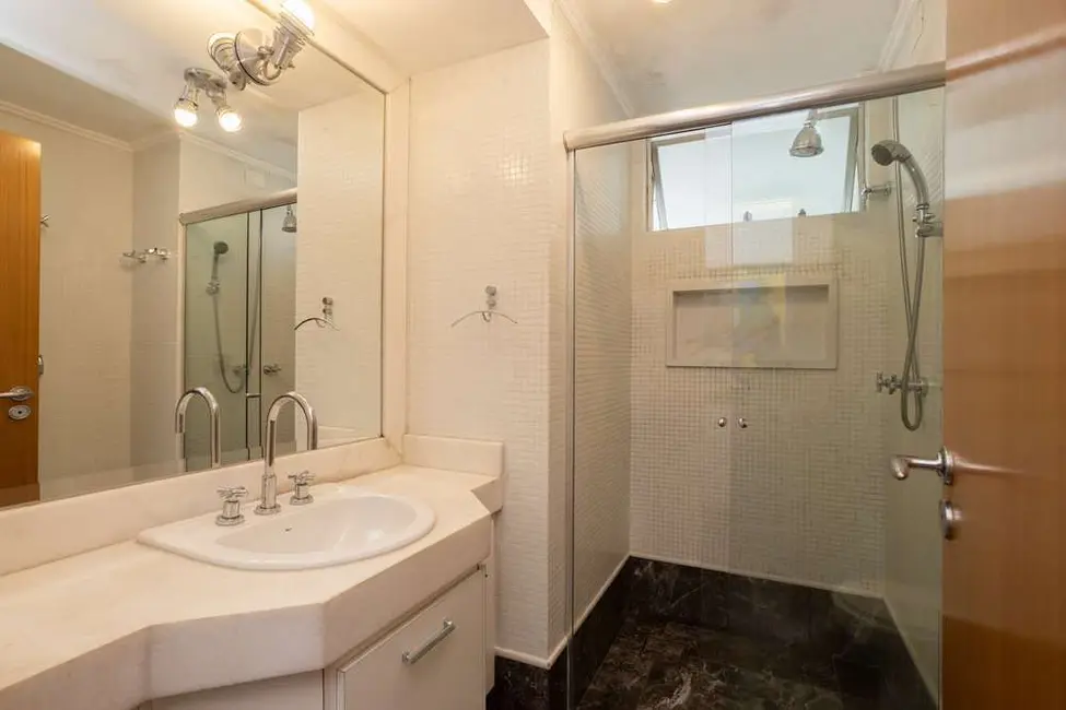 Foto 4 de Apartamento com 3 quartos à venda, 228m2 em Itaim Bibi, São Paulo - SP