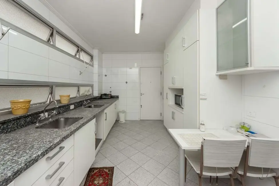Foto 3 de Apartamento com 3 quartos à venda, 210m2 em Itaim Bibi, São Paulo - SP