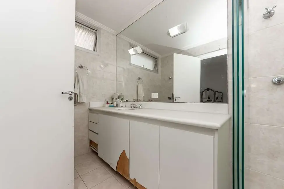 Foto 5 de Apartamento com 3 quartos à venda, 210m2 em Itaim Bibi, São Paulo - SP