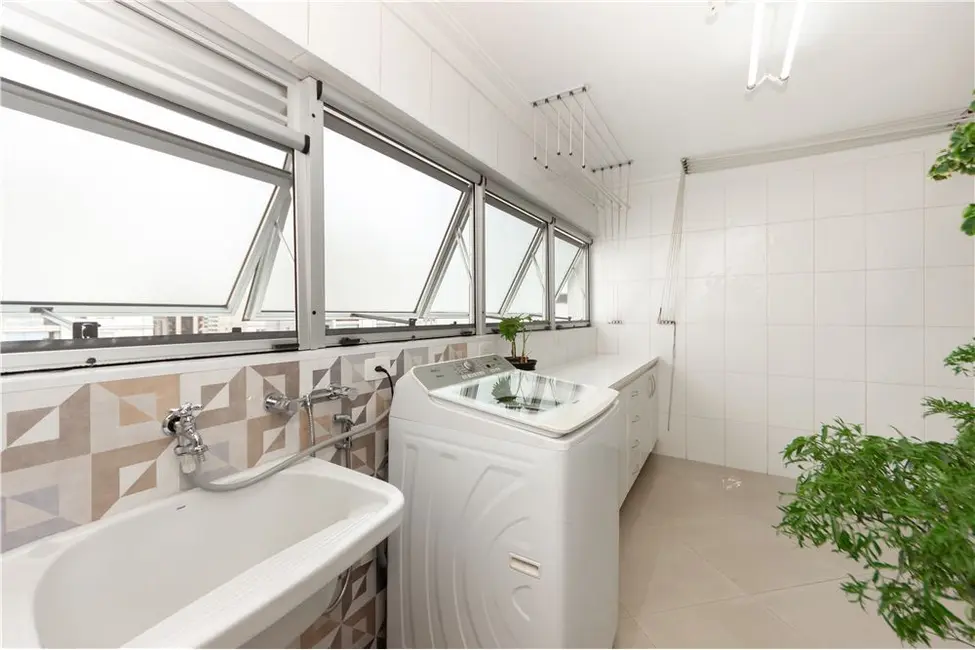 Apartamento com 3 quartos à venda, 168m2 em Moema, São Paulo - SP - imagem 9 Foto 9 de Apartamento com 3 quartos à venda, 168m2 em Moema, São Paulo - SP
