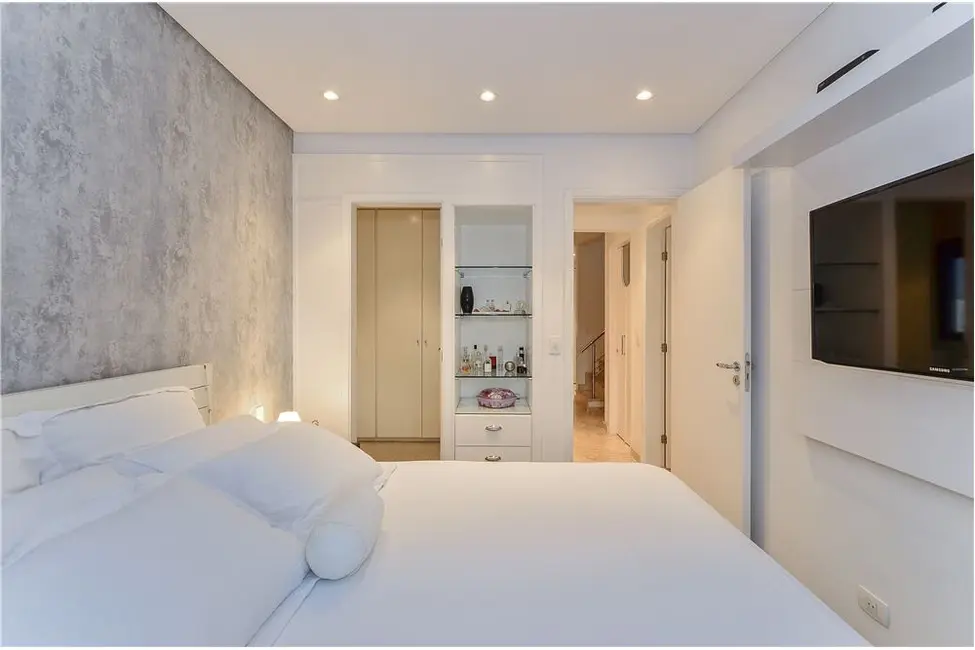 Foto 2 de Apartamento com 3 quartos à venda, 189m2 em Vila Suzana, São Paulo - SP