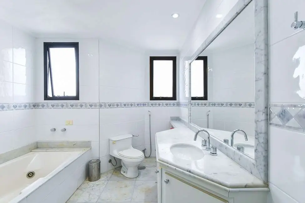 Apartamento com 4 quartos à venda, 200m2 em Moema, São Paulo - SP - imagem 9 Foto 9 de Apartamento com 4 quartos à venda, 200m2 em Moema, São Paulo - SP