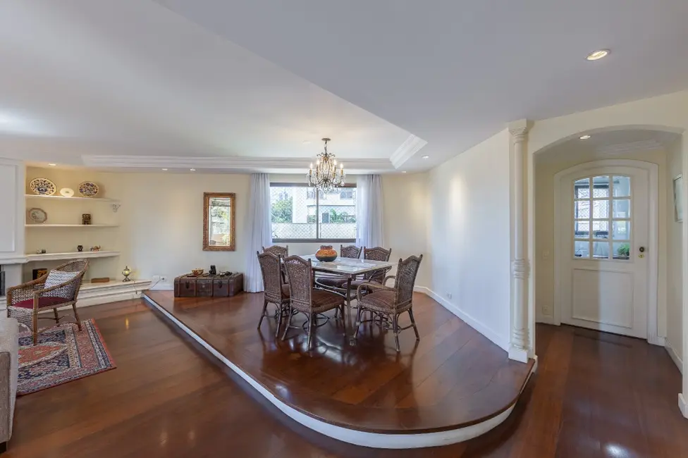 Apartamento com 4 quartos para alugar, 221m2 em Campo Belo, São Paulo - SP - imagem 2 Foto 2 de Apartamento com 4 quartos para alugar, 221m2 em Campo Belo, São Paulo - SP