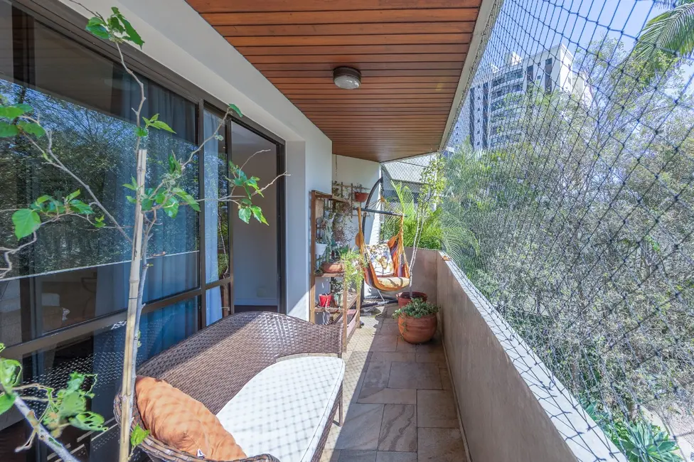 Apartamento com 4 quartos para alugar, 221m2 em Campo Belo, São Paulo - SP - imagem 9 Foto 9 de Apartamento com 4 quartos para alugar, 221m2 em Campo Belo, São Paulo - SP