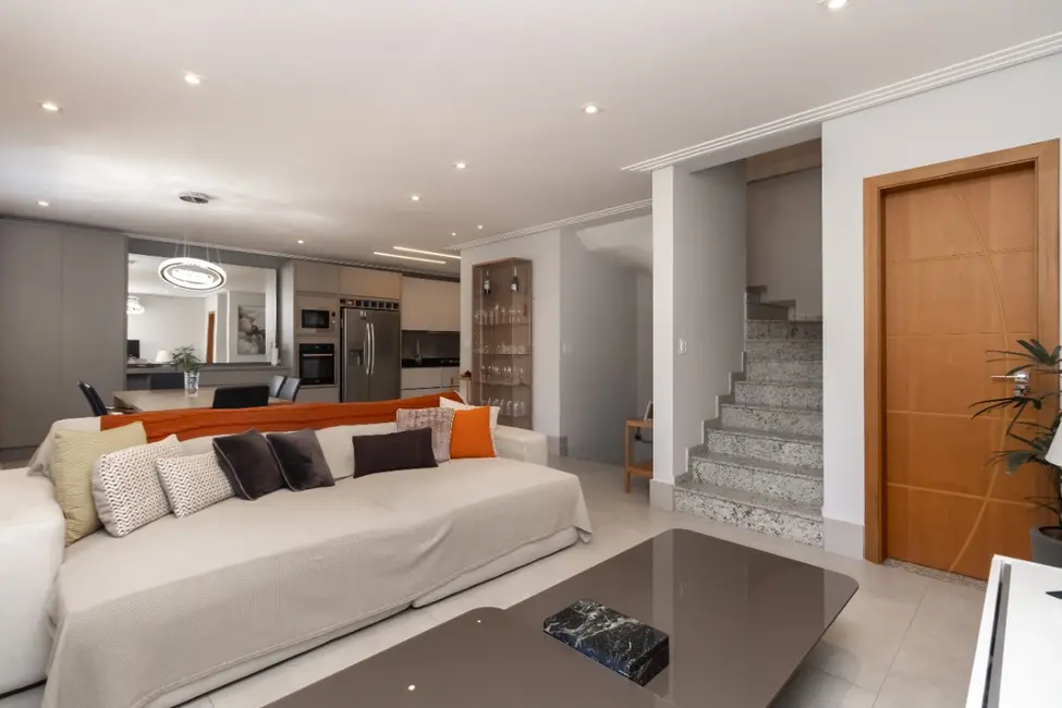 Foto 2 de Casa com 3 quartos à venda, 183m2 em Parque São Domingos, São Paulo - SP