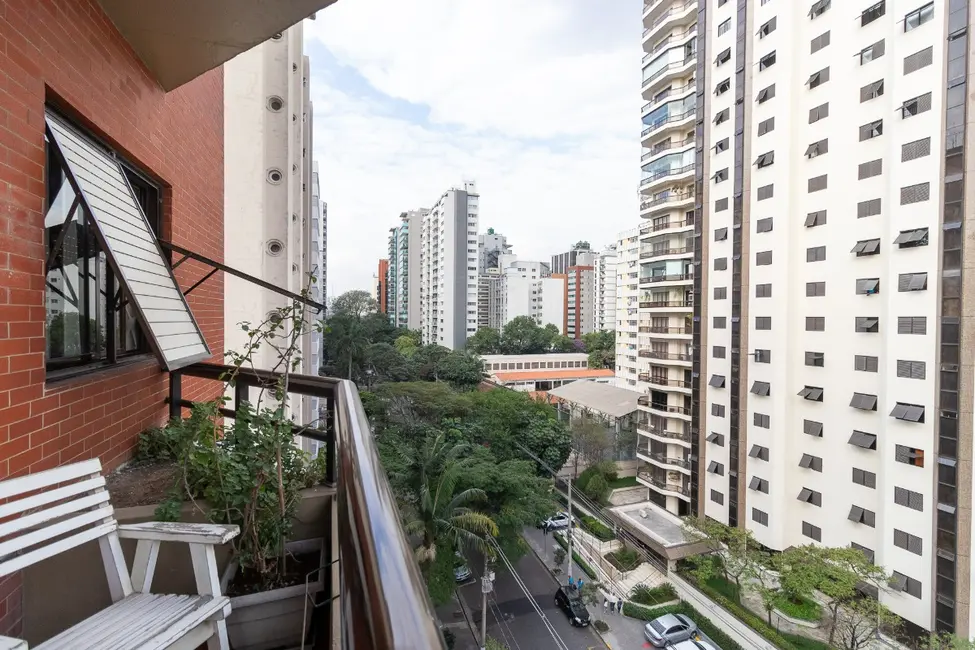 Foto 8 de Apartamento com 3 quartos à venda, 142m2 em Itaim Bibi, São Paulo - SP