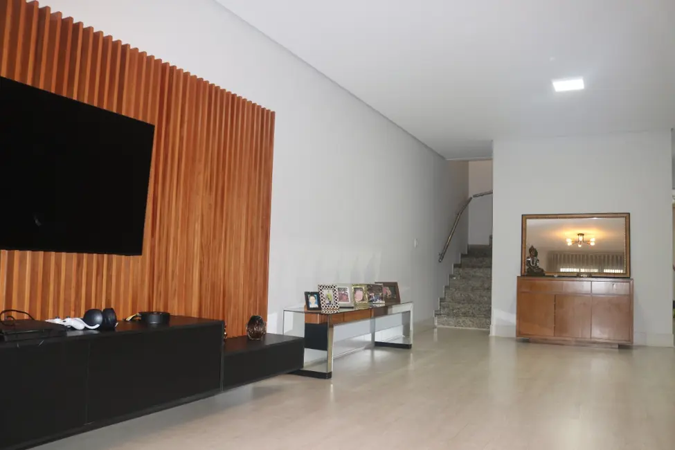 Foto 4 de Casa de Condomínio com 4 quartos à venda, 329m2 em Jardim Regina, São Paulo - SP