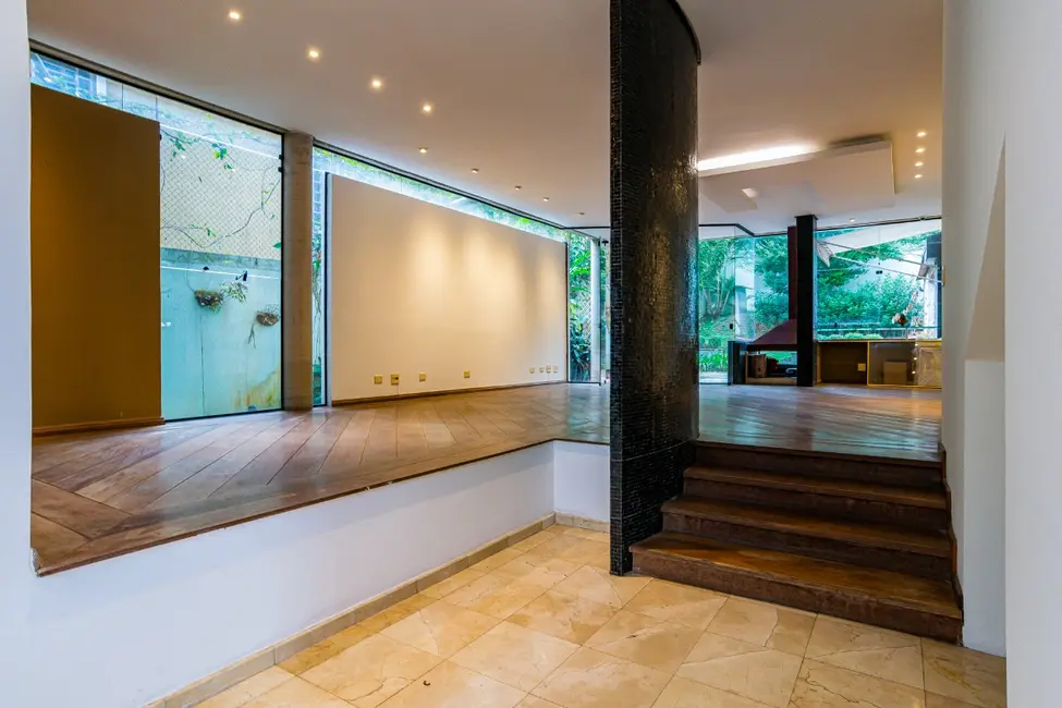 Sobrado com 4 quartos à venda, 330m2 em Jardim Morumbi, São Paulo - SP - imagem 2 Foto 2 de Sobrado com 4 quartos à venda, 330m2 em Jardim Morumbi, São Paulo - SP