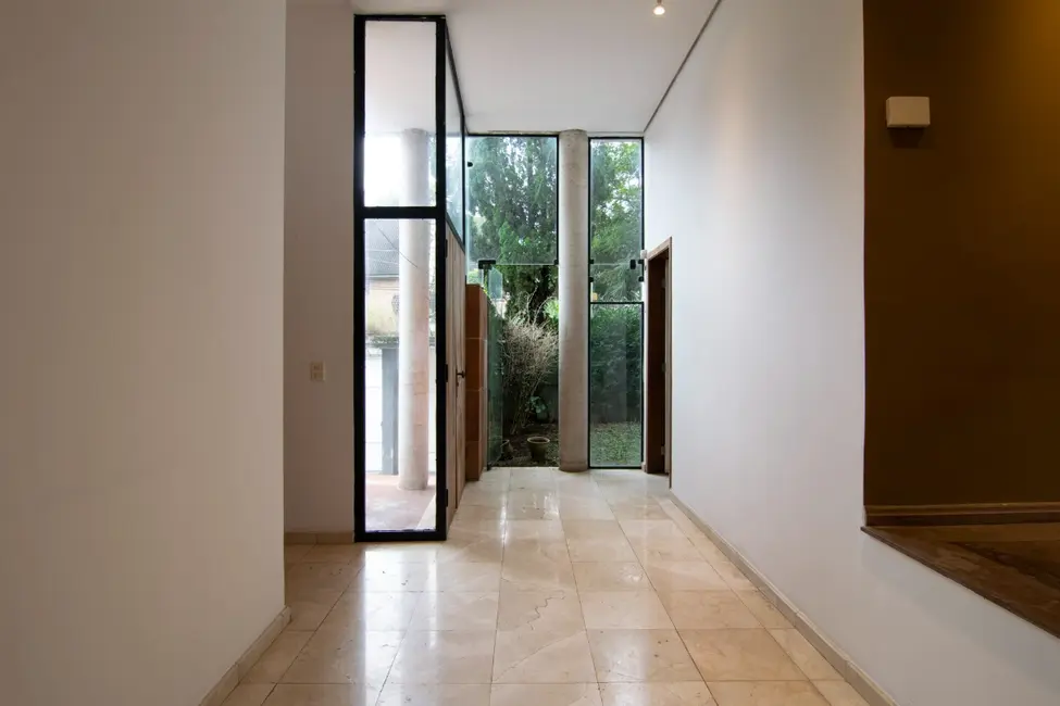 Sobrado com 4 quartos à venda, 330m2 em Jardim Morumbi, São Paulo - SP - imagem 3 Foto 3 de Sobrado com 4 quartos à venda, 330m2 em Jardim Morumbi, São Paulo - SP