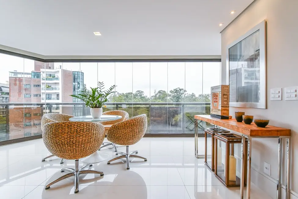 Foto 4 de Apartamento com 3 quartos à venda em Vila Nova Conceição, São Paulo - SP