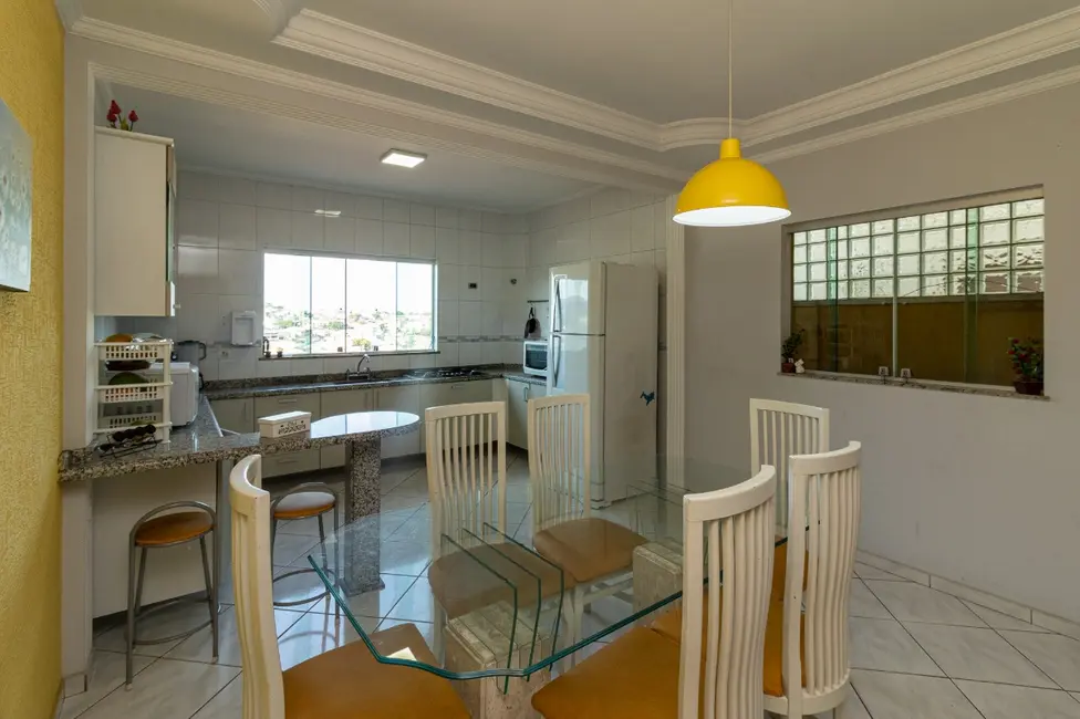 Foto 3 de Casa com 2 quartos à venda, 181m2 em Vila Pereira Barreto, São Paulo - SP