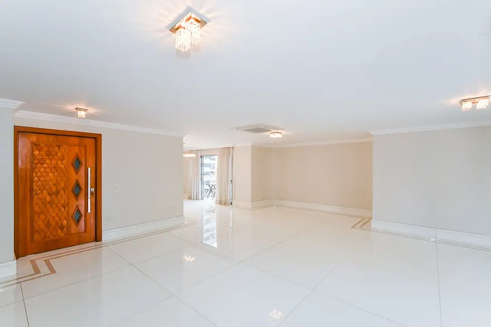 Foto 8 de Apartamento com 3 quartos à venda, 214m2 em Itaim Bibi, São Paulo - SP