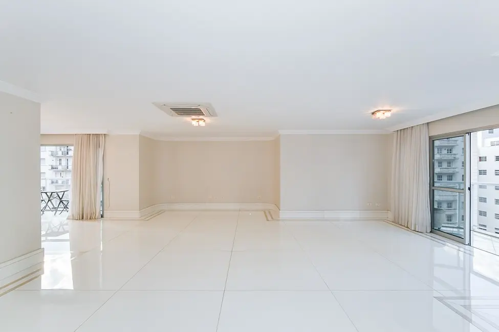 Foto 4 de Apartamento com 3 quartos à venda, 214m2 em Itaim Bibi, São Paulo - SP