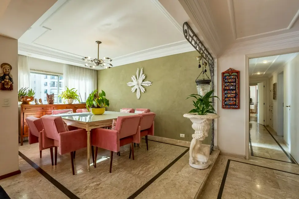 Apartamento com 3 quartos à venda, 208m2 em Moema, São Paulo - SP - imagem 3 Foto 3 de Apartamento com 3 quartos à venda, 208m2 em Moema, São Paulo - SP