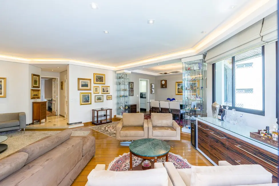 Foto 2 de Apartamento com 3 quartos à venda, 200m2 em Campo Belo, São Paulo - SP