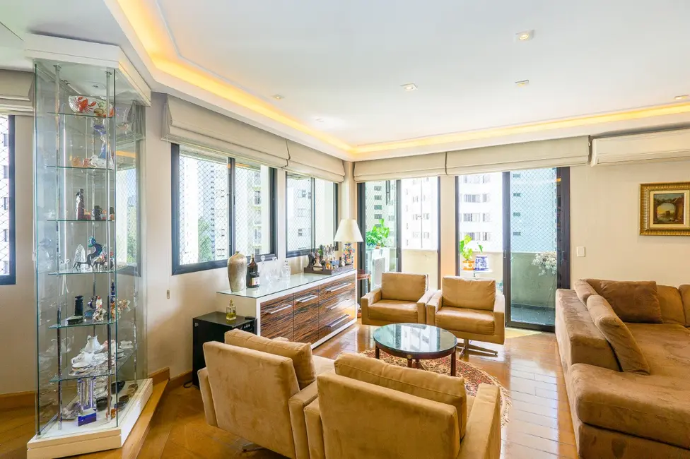 Apartamento com 3 quartos à venda, 200m2 em Campo Belo, São Paulo - SP - imagem 8 Foto 8 de Apartamento com 3 quartos à venda, 200m2 em Campo Belo, São Paulo - SP