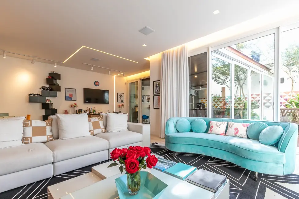 Casa de Condomínio com 4 quartos à venda, 550m2 em Jardim Petrópolis, São Paulo - SP - imagem 3 Foto 3 de Casa de Condomínio com 4 quartos à venda, 550m2 em Jardim Petrópolis, São Paulo - SP