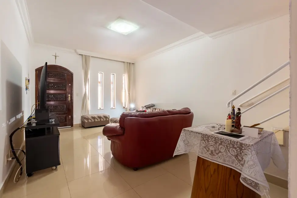 Foto 2 de Casa de Vila com 3 quartos à venda, 180m2 em Vila Gumercindo, São Paulo - SP