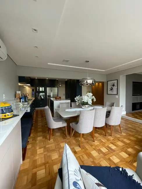 Apartamento com 2 quartos à venda, 105m2 em Aclimação, São Paulo - SP - imagem 2 Foto 2 de Apartamento com 2 quartos à venda, 105m2 em Aclimação, São Paulo - SP