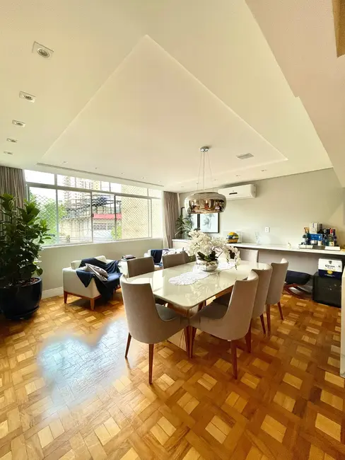 Apartamento com 2 quartos à venda, 105m2 em Aclimação, São Paulo - SP - imagem 4 Foto 4 de Apartamento com 2 quartos à venda, 105m2 em Aclimação, São Paulo - SP