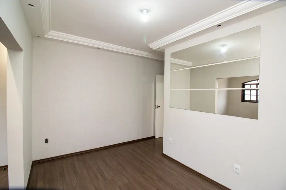 Sobrado com 3 quartos à venda, 200m2 em Jardim Regina, São Paulo - SP - imagem 4 Foto 4 de Sobrado com 3 quartos à venda, 200m2 em Jardim Regina, São Paulo - SP