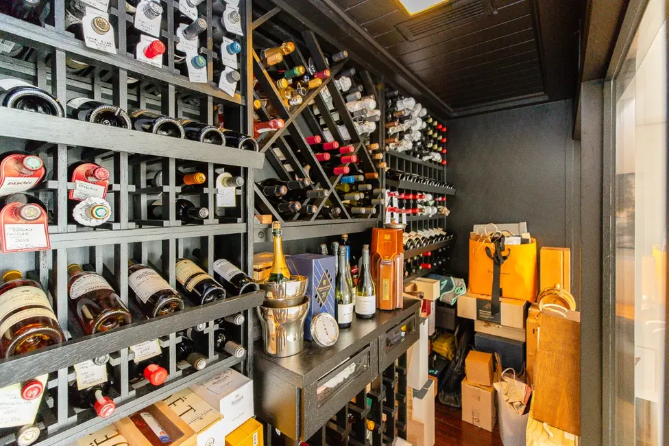 Apartamento com 3 quartos à venda, 198m2 em Vila Nova Conceição, São Paulo - SP - imagem 8 Foto 8 de Apartamento com 3 quartos à venda, 198m2 em Vila Nova Conceição, São Paulo - SP