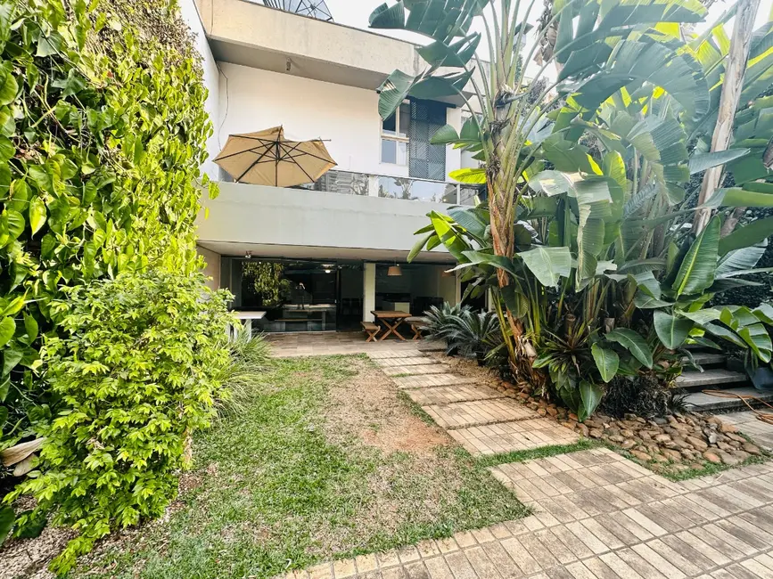 Sobrado com 3 quartos à venda, 340m2 em Campo Belo, São Paulo - SP - imagem 2 Foto 2 de Sobrado com 3 quartos à venda, 340m2 em Campo Belo, São Paulo - SP
