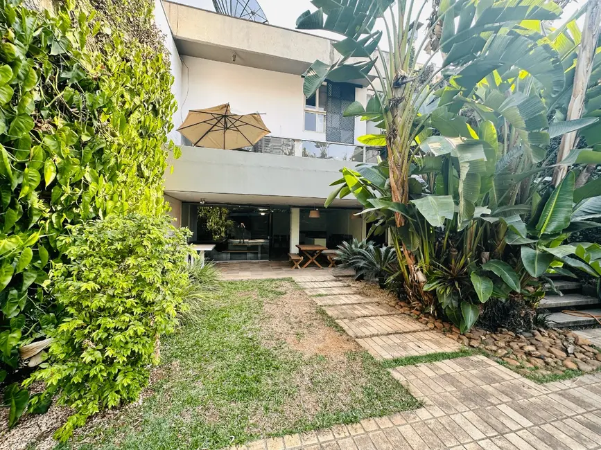 Sobrado com 3 quartos à venda, 340m2 em Campo Belo, São Paulo - SP - imagem 3 Foto 3 de Sobrado com 3 quartos à venda, 340m2 em Campo Belo, São Paulo - SP