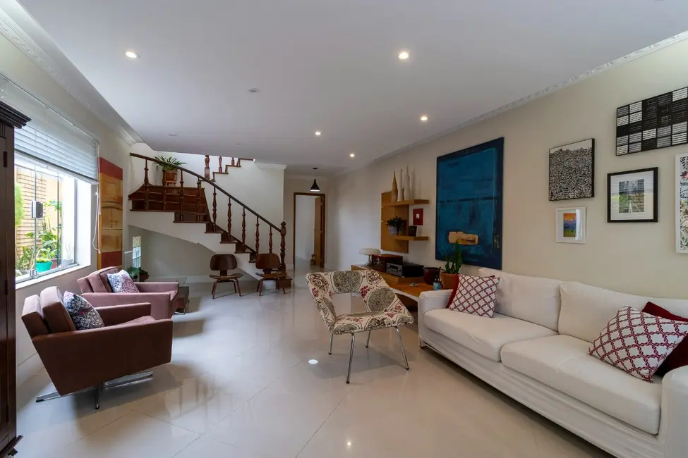 Sobrado com 3 quartos à venda, 318m2 em Vila Guarani (Z Sul), São Paulo - SP - imagem 2 Foto 2 de Sobrado com 3 quartos à venda, 318m2 em Vila Guarani (Z Sul), São Paulo - SP