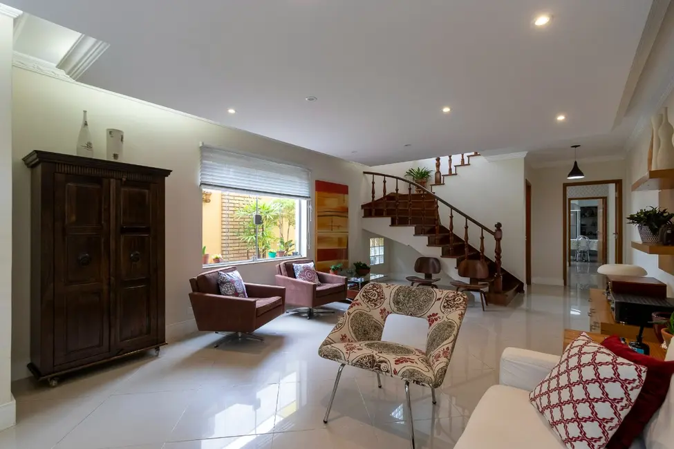 Sobrado com 3 quartos à venda, 318m2 em Vila Guarani (Z Sul), São Paulo - SP - imagem 3 Foto 3 de Sobrado com 3 quartos à venda, 318m2 em Vila Guarani (Z Sul), São Paulo - SP