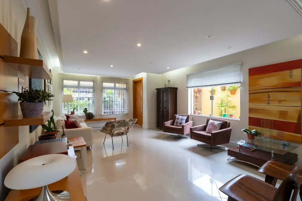 Sobrado com 3 quartos à venda, 318m2 em Vila Guarani (Z Sul), São Paulo - SP - imagem 1 Foto 1 de Sobrado com 3 quartos à venda, 318m2 em Vila Guarani (Z Sul), São Paulo - SP