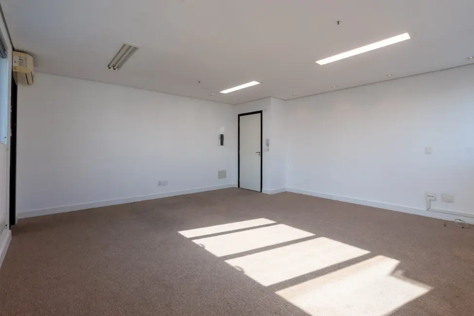 Foto 3 de Sala Comercial à venda, 34m2 em Vila Uberabinha, São Paulo - SP