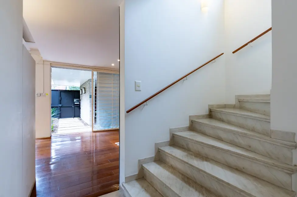 Sobrado com 3 quartos à venda, 216m2 em Jardim Paulistano, São Paulo - SP - imagem 2 Foto 2 de Sobrado com 3 quartos à venda, 216m2 em Jardim Paulistano, São Paulo - SP