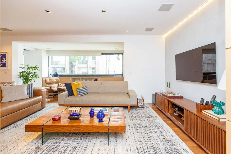 Apartamento com 3 quartos à venda, 137m2 em Moema, São Paulo - SP - imagem 1 Foto 1 de Apartamento com 3 quartos à venda, 137m2 em Moema, São Paulo - SP