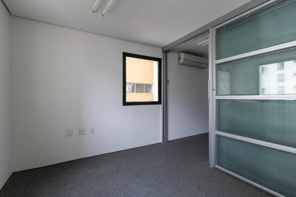 Sala Comercial à venda, 30m2 em Jardim Paulista, São Paulo - SP - imagem 2 Foto 2 de Sala Comercial à venda, 30m2 em Jardim Paulista, São Paulo - SP
