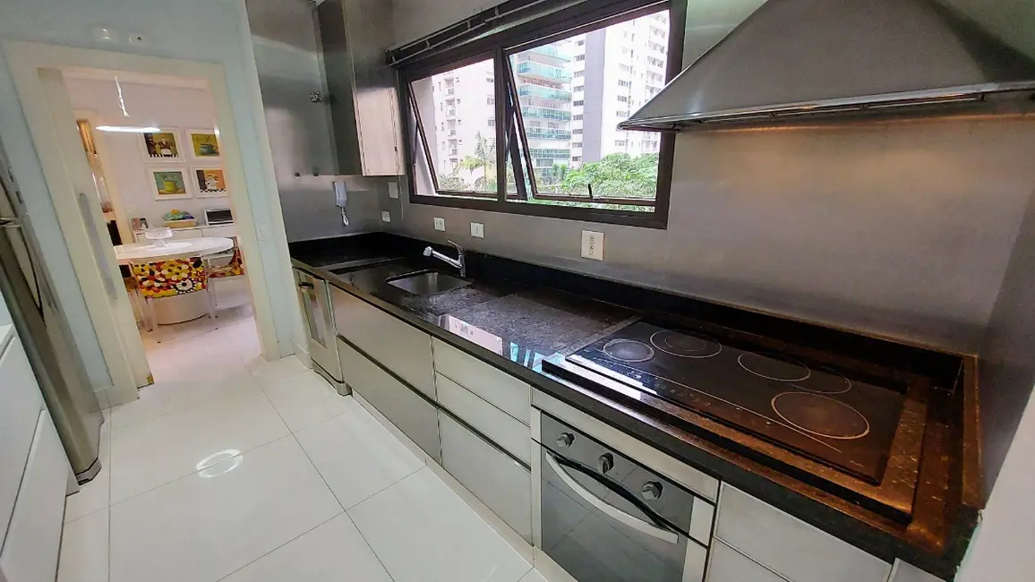 Foto 4 de Apartamento com 4 quartos à venda, 246m2 em Itaim Bibi, São Paulo - SP