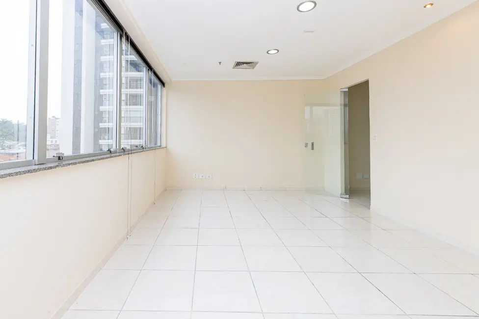 Sala Comercial à venda, 33m2 em Chácara Santo Antônio (Zona Sul), São Paulo - SP - imagem 2 Foto 2 de Sala Comercial à venda, 33m2 em Chácara Santo Antônio (Zona Sul), São Paulo - SP
