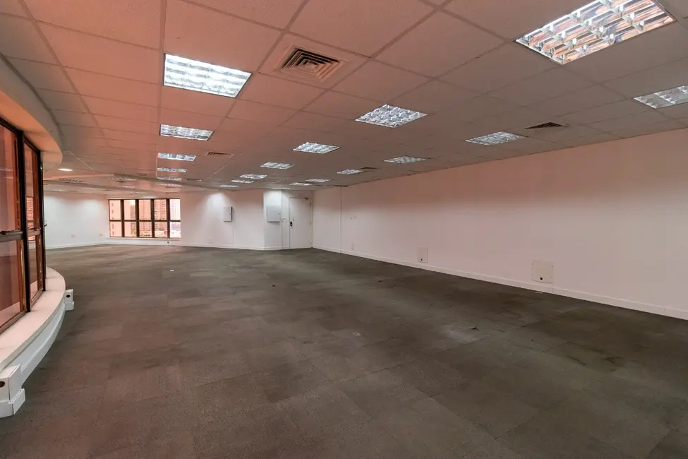 Sala Comercial à venda, 186m2 em Chácara Santo Antônio (Zona Sul), São Paulo - SP - imagem 4 Foto 4 de Sala Comercial à venda, 186m2 em Chácara Santo Antônio (Zona Sul), São Paulo - SP