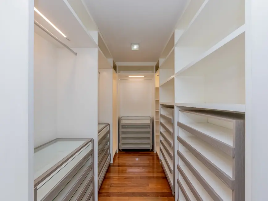 Sobrado com 4 quartos à venda, 391m2 em Vila Inah, São Paulo - SP - imagem 9 Foto 9 de Sobrado com 4 quartos à venda, 391m2 em Vila Inah, São Paulo - SP