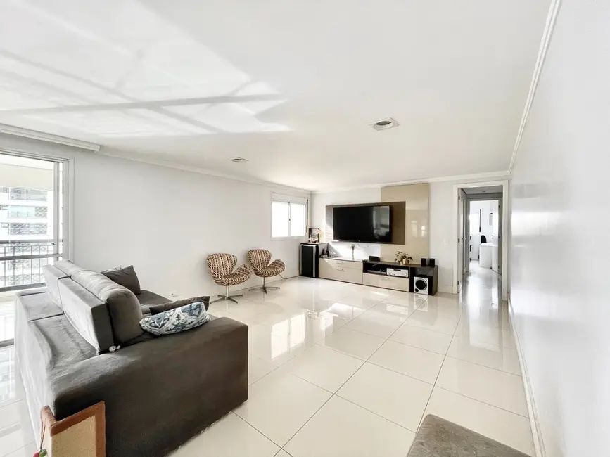 Apartamento com 3 quartos à venda, 192m2 em Aclimação, São Paulo - SP - imagem 2 Foto 2 de Apartamento com 3 quartos à venda, 192m2 em Aclimação, São Paulo - SP