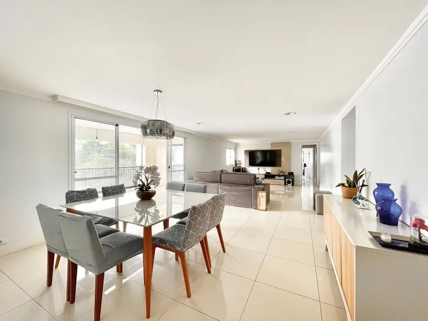 Apartamento com 3 quartos à venda, 192m2 em Aclimação, São Paulo - SP - imagem 3 Foto 3 de Apartamento com 3 quartos à venda, 192m2 em Aclimação, São Paulo - SP