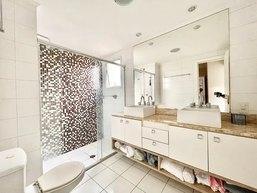 Apartamento com 3 quartos à venda, 192m2 em Aclimação, São Paulo - SP - imagem 8 Foto 8 de Apartamento com 3 quartos à venda, 192m2 em Aclimação, São Paulo - SP