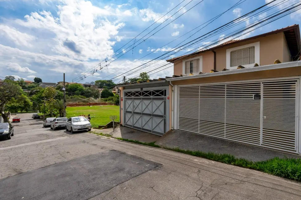 Casa com 3 quartos à venda, 134m2 em Jardim Santos Dumont, São Paulo - SP - imagem 2 Foto 2 de Casa com 3 quartos à venda, 134m2 em Jardim Santos Dumont, São Paulo - SP