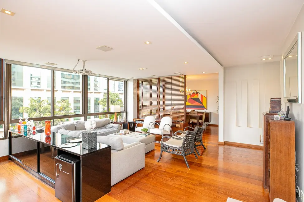 Foto 2 de Apartamento com 3 quartos à venda, 225m2 em Itaim Bibi, São Paulo - SP