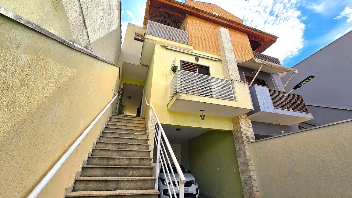 Foto 1 de Casa com 4 quartos à venda, 210m2 em Vila Romana, São Paulo - SP