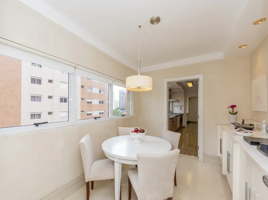 Apartamento com 3 quartos à venda, 243m2 em Moema, São Paulo - SP - imagem 9 Foto 9 de Apartamento com 3 quartos à venda, 243m2 em Moema, São Paulo - SP