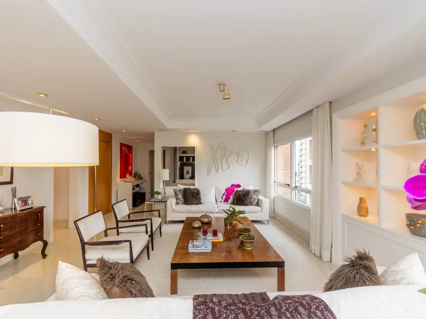 Apartamento com 3 quartos à venda, 243m2 em Moema, São Paulo - SP - imagem 1 Foto 1 de Apartamento com 3 quartos à venda, 243m2 em Moema, São Paulo - SP