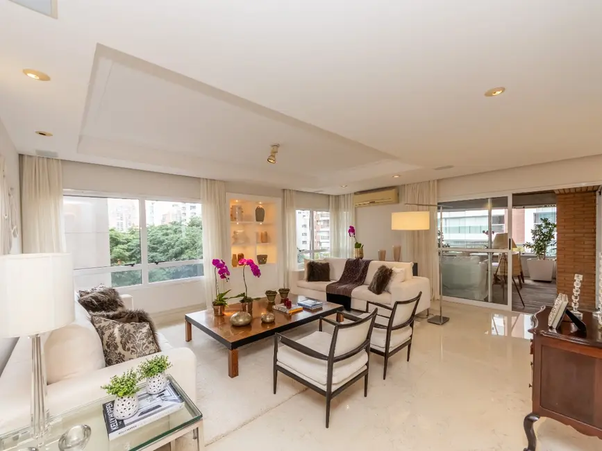Apartamento com 3 quartos à venda, 243m2 em Moema, São Paulo - SP - imagem 2 Foto 2 de Apartamento com 3 quartos à venda, 243m2 em Moema, São Paulo - SP