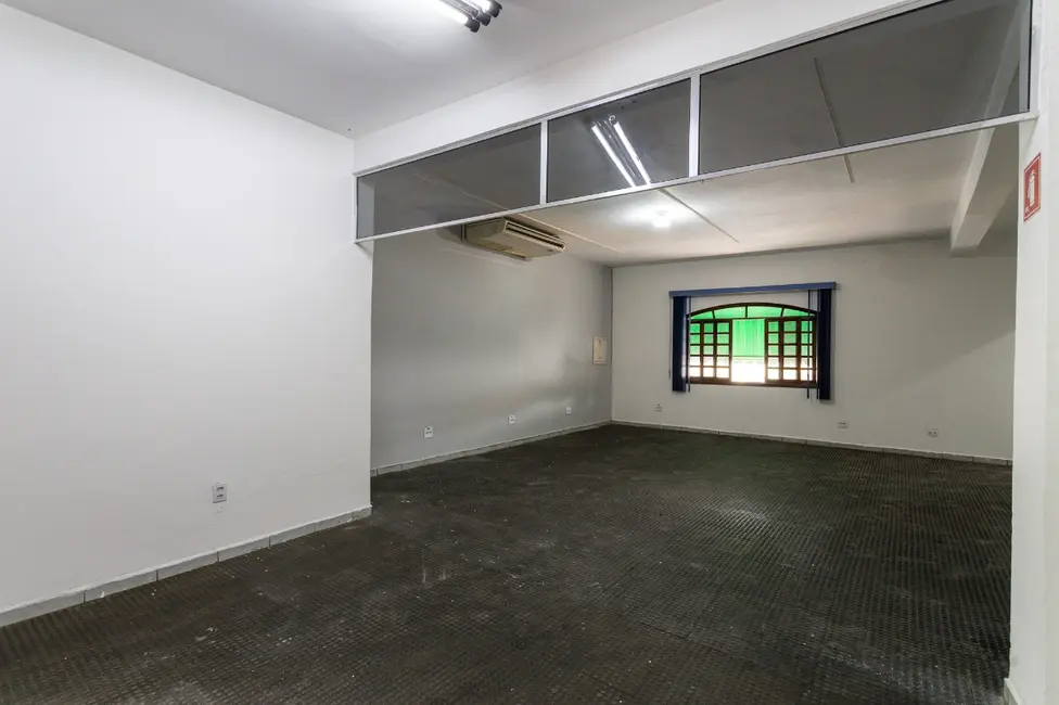 Foto 1 de Casa à venda, 242m2 em Parque Maria Domitila, São Paulo - SP