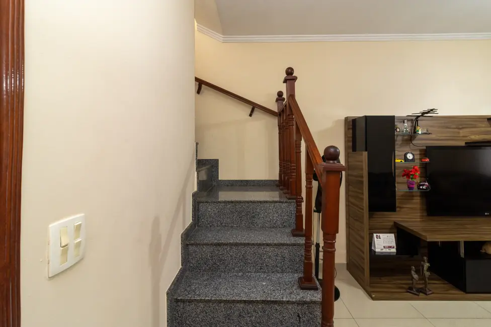 Sobrado com 3 quartos à venda, 202m2 em Jardim do Tiro, São Paulo - SP - imagem 5 Foto 5 de Sobrado com 3 quartos à venda, 202m2 em Jardim do Tiro, São Paulo - SP